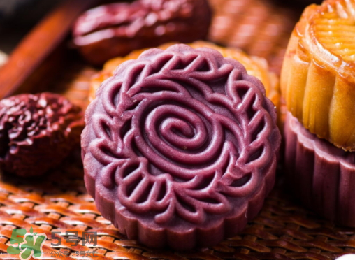中秋節(jié)送月餅送幾盒？ 中秋送月餅一般送幾盒？