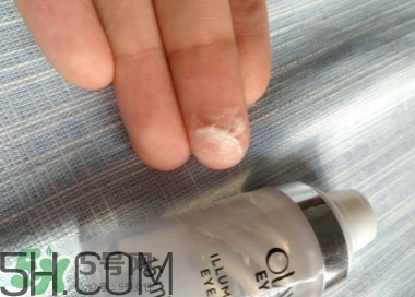 olay亮眼明眸雙旋眼霜怎么用？olay雙旋眼霜使用方法