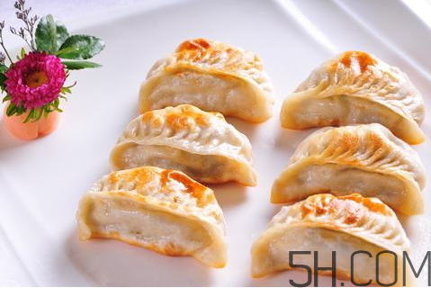 煎餃怎么煎才酥脆好吃？煎餃怎么做好吃？