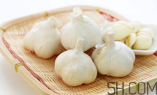 大蒜泡酒可以治腳氣嗎？治腳氣的方法有哪些？