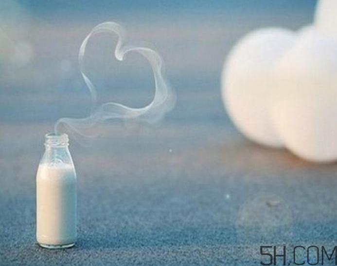 早上空腹喝牛奶好嗎？早上喝牛奶有什么好處？