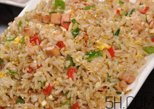 蛋炒飯可以放生抽嗎 蛋炒飯放生抽還是老抽？