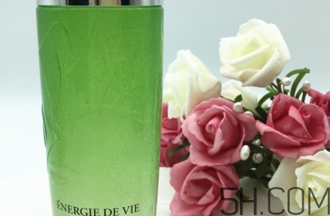 蘭蔻綠水和粉水哪個(gè)好？蘭蔻綠水和粉水區(qū)別