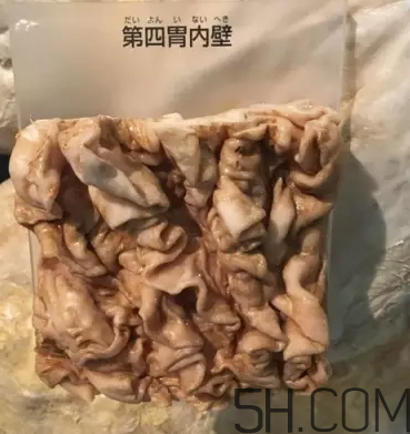 牛百葉和毛肚是一個東西嗎？牛百葉上面有層黑皮能吃嗎？