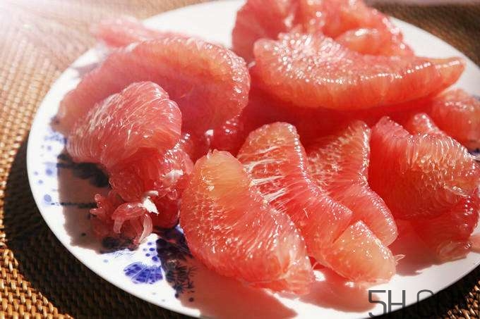 紅心柚子與白肉柚子有什么差別？紅心柚子是轉基因嗎？