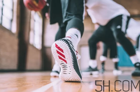 adidas dame 4多少錢(qián)？阿迪達(dá)斯利拉德四代上腳效果