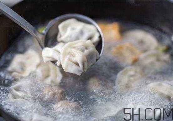 煮餃子怎么煮不破皮？煮餃子怎么看熟沒熟？