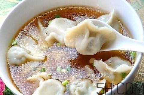 煮餃子用冷水還是熱水？煮餃子用大火還是小火？