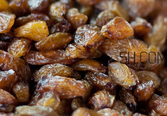 葡萄干吃多了會(huì)怎么樣？葡萄干可以豐胸嗎