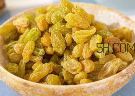 葡萄干泡水喝有什么好處？葡萄干吃之前需要洗嗎