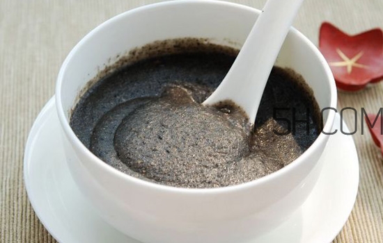 黑芝麻糊用開水沖還是溫開水？黑芝麻糊養(yǎng)胃嗎？