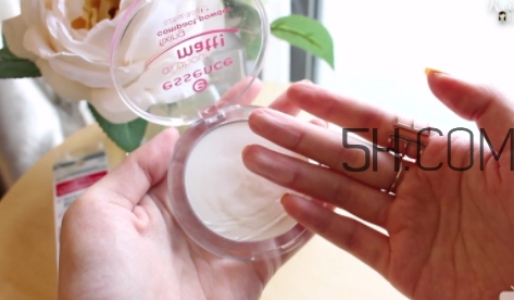 essence定妝蜜粉餅怎么樣？essence粉餅試色