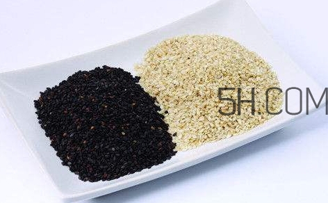 黑芝麻和白芝麻有什么區(qū)別？黑芝麻和白芝麻哪個(gè)好？