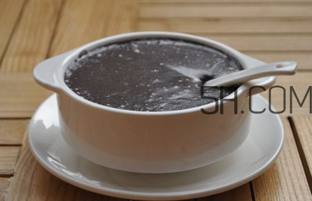 黑芝麻糊用開水沖還是溫開水？黑芝麻糊養(yǎng)胃嗎？