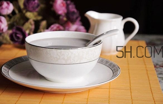 黑芝麻糊用開水沖還是溫開水？黑芝麻糊養(yǎng)胃嗎？