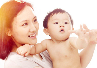 母乳和奶粉哪個好？媽媽開心最重要