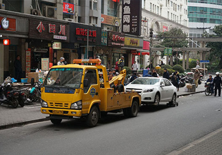 汽車拖車費能報嗎？汽車的前后拖車孔怎么打開？
