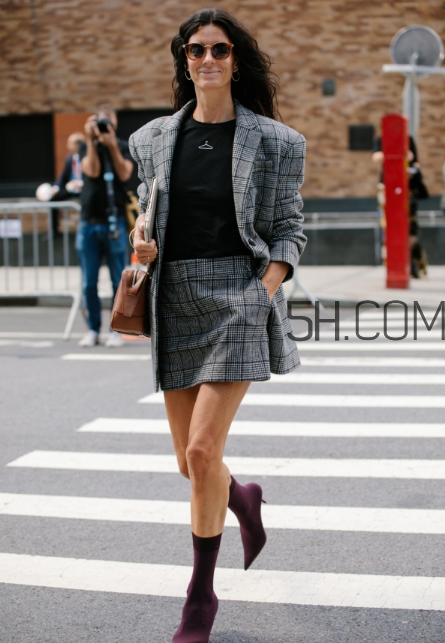 格子西裝里面怎么搭配？格子西裝內(nèi)搭穿什么？