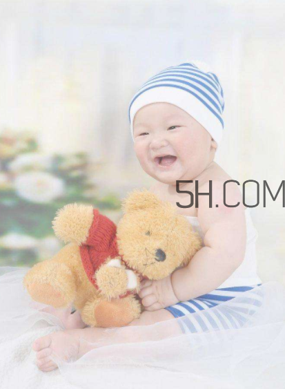 小孩風(fēng)熱感冒怎么辦？小孩子高燒手腳冰涼怎么處理？