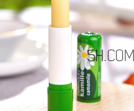 herbacin賀本清小甘菊唇膏怎么樣？小甘菊唇膏使用心得