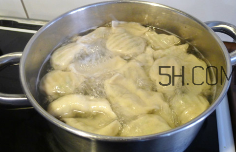 為什么餃子煮熟了會(huì)浮起來(lái)？餃子煮多久才熟？