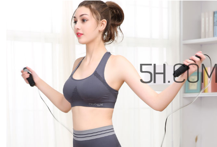 運(yùn)動前吃什么好？跳繩減肥會瘦胸嗎？