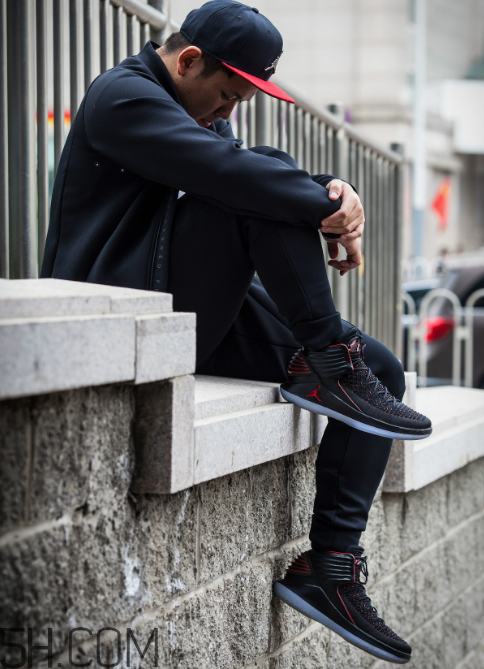 air jordan 32黑紅禁穿配色上腳效果怎么樣？