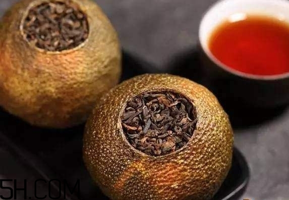小青柑會(huì)上火嗎？小青柑整個(gè)泡和掰開(kāi)泡味道有什么區(qū)別？
