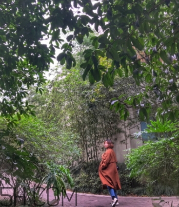 焦糖色大衣配什么顏色毛衣？焦糖色大衣毛衣搭配