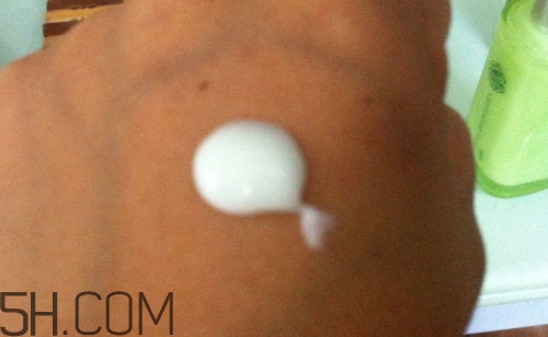 百雀羚乳液怎么打開？百雀羚乳液瓶蓋怎么開