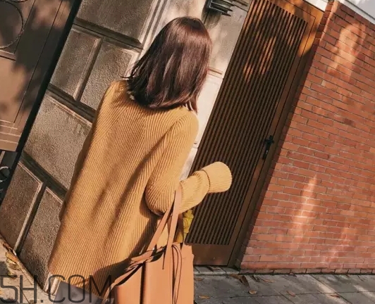 焦糖色毛衣配什么顏色好看？焦糖色毛衣搭配圖片
