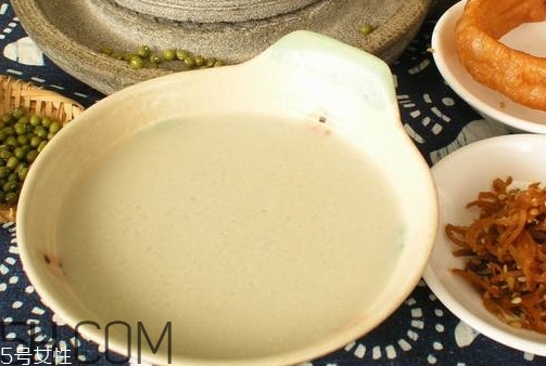 豆汁兒是什么做的？豆汁兒是什么味道