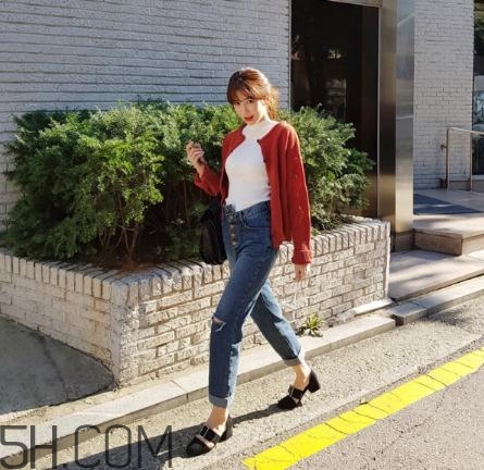 白色毛衣外套怎么搭配？白色毛衣配什么顏色外套？
