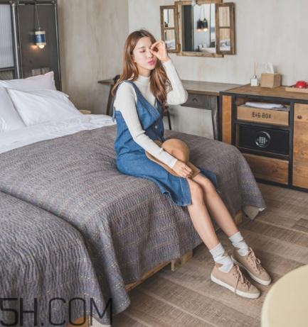 白色毛衣搭配什么裙子？白色毛衣搭配裙子圖片