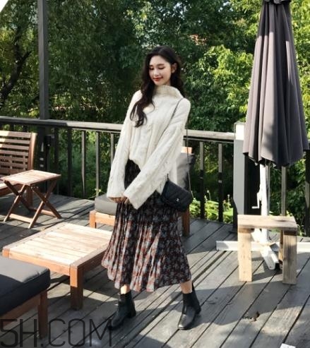 白色毛衣搭配什么裙子？白色毛衣搭配裙子圖片