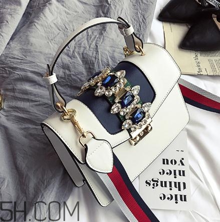 白色包包被衣服染色了怎么辦？白色包包染色怎么去除？
