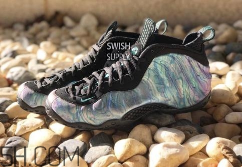 nike air foamposite one鮑魚(yú)噴實(shí)物什么樣？