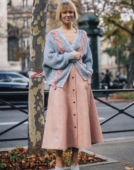 短發(fā)適合穿什么衣服？短發(fā)穿什么衣服好看？