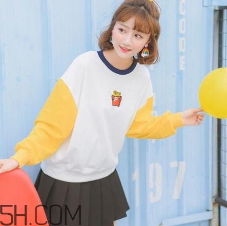 衛(wèi)衣搭配裙子好看嗎？衛(wèi)衣和裙子怎么搭配？