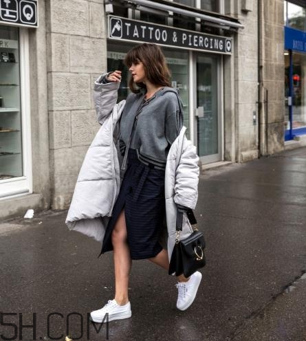 羽絨服配什么鞋子？羽絨服搭配鞋子圖片