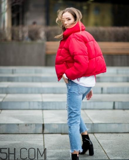 羽絨服配什么鞋子？羽絨服搭配鞋子圖片