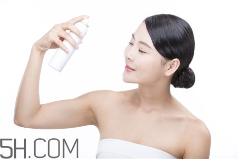 青春痘能用紅霉素軟膏嗎？青春痘能用蘆薈膠嗎？
