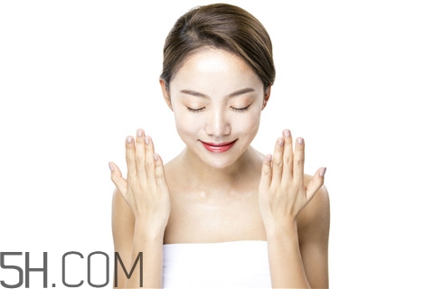 青春痘能用紅霉素軟膏嗎？青春痘能用蘆薈膠嗎？