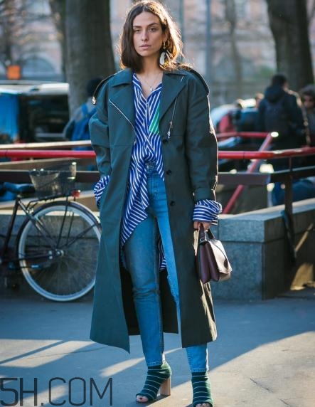 胸大的人適合穿什么衣服？胸大的女生穿什么衣服好看？
