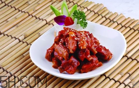 做糖醋排骨煮多長時(shí)間？酸甜排骨和糖醋排骨有什么區(qū)別