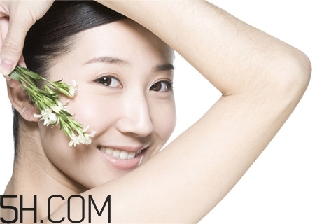 粉刺能用紅霉素軟膏嗎？粉刺擦蘆薈膠可以嗎？