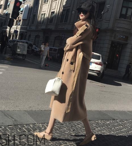 羊剪絨和羽絨服哪個(gè)好？羊剪絨大衣和羽絨服哪個(gè)保暖？