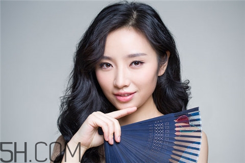 粉刺應(yīng)該擦什么藥膏？粉刺應(yīng)該用什么護(hù)膚品？