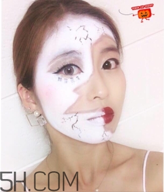 破碎娃娃妝怎么化？萬圣節(jié)破碎娃娃妝畫法教程