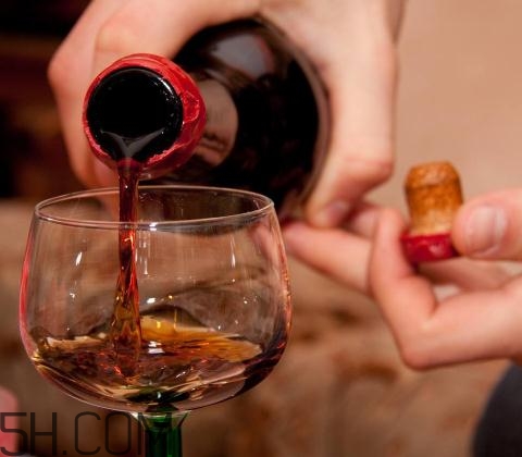 喝酒會引起尿酸偏高嗎？喝酒會引起尿毒癥嗎？